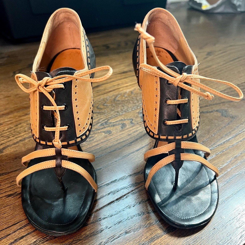 MANOLO BLANHIK SHOES, Size 38/  7.5 US
